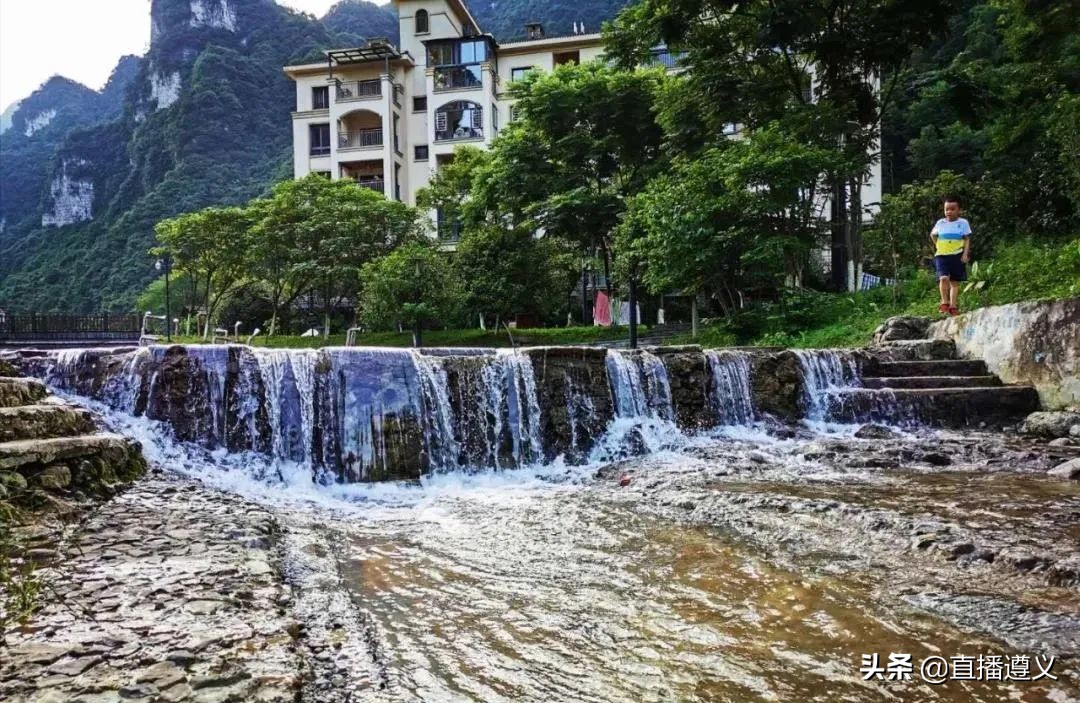 怪不得重庆人都爱来这里避暑,娄山关避暑的重庆人