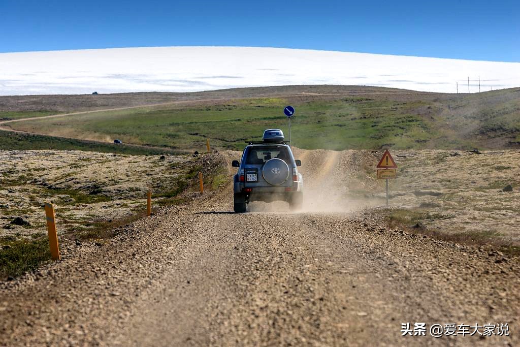 汽车刹车是前后轮一起刹车吗,汽车刹车是四个轮子一起制动吗