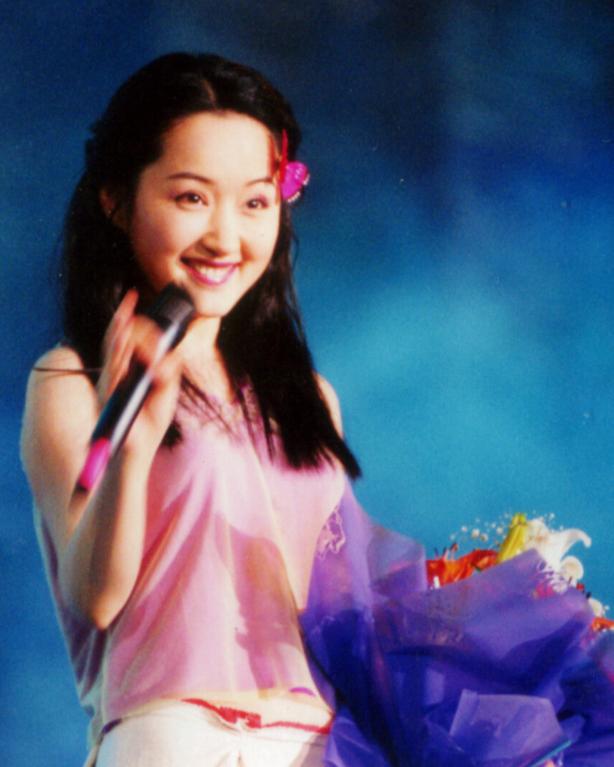 再谈赖文峰，杨钰莹仍热泪盈眶，被毁掉的上半生，不只因“初恋”