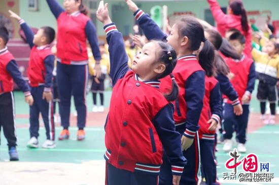 成都市青羊区天府幼儿园早操,成都芝圃幼儿园早操