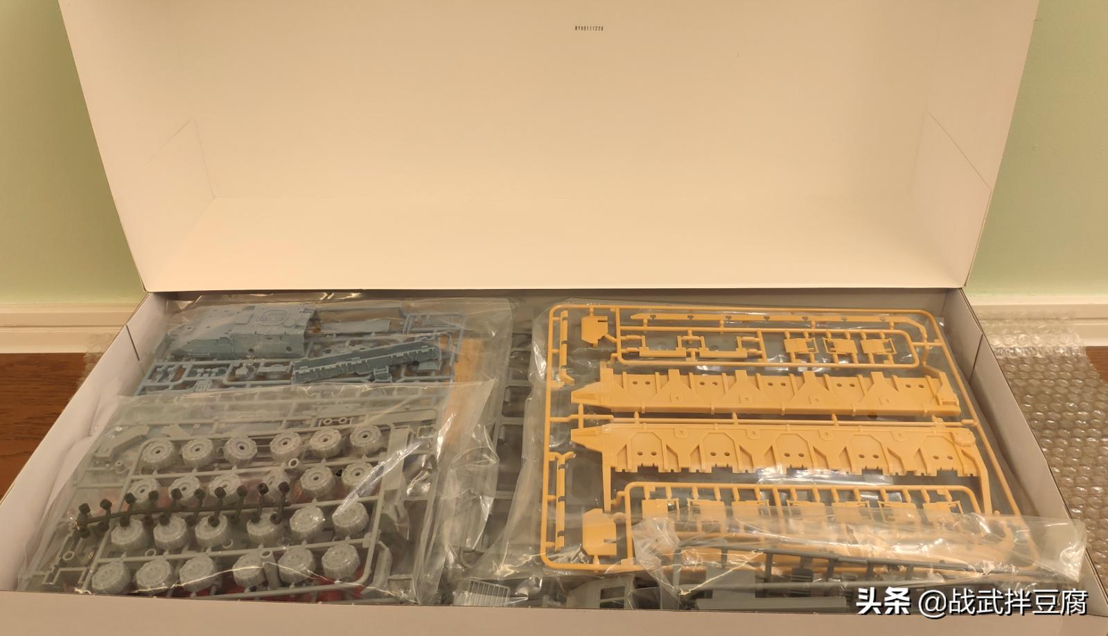 流浪地球运输车模型开箱视频,载具模型流浪地球