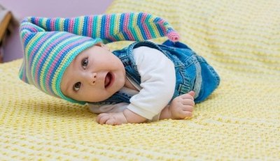 六个月不会翻身的宝宝该怎么办,我家宝宝六个月还不会翻身