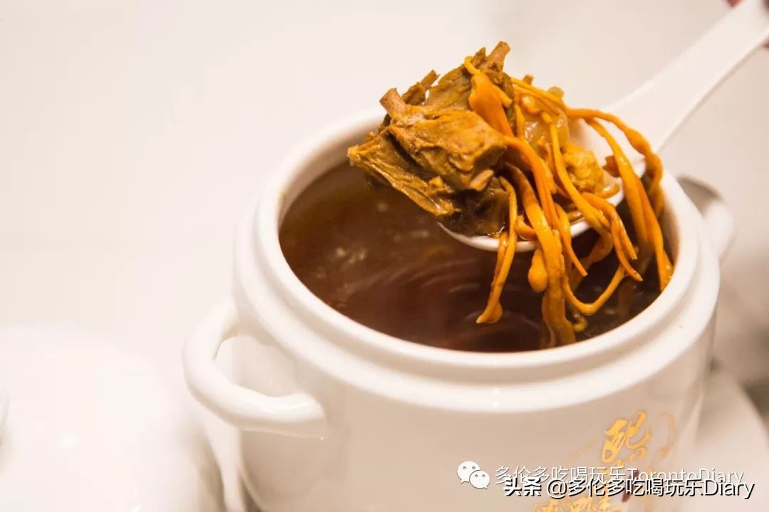 在多伦多阴晴不定的天气出门，就为了这一口靓汤