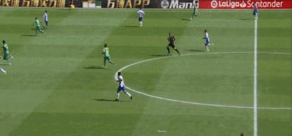 梅西武磊回归训练场,梅西沉肩过人武磊