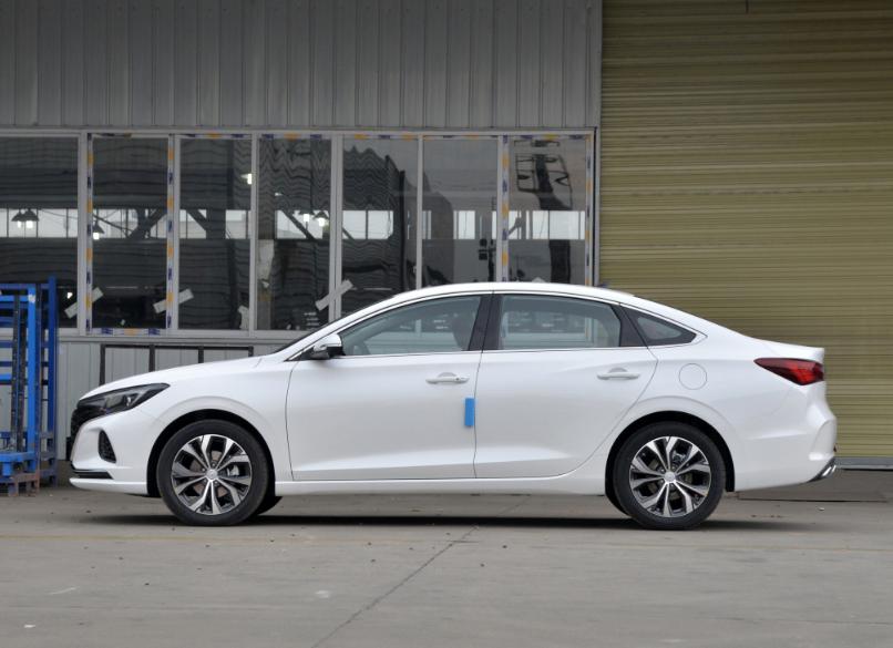 动力好省油耐用操控好的家用车suv,最省油的紧凑级家用轿车试驾