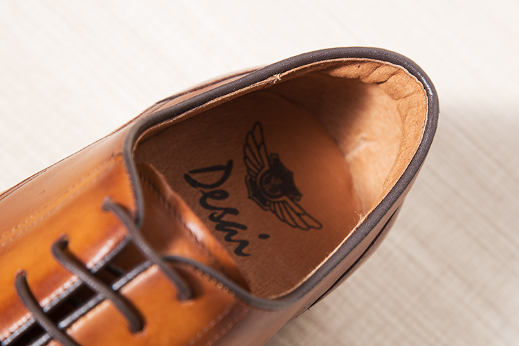 皮鞋是每个男人必备的单品,皮鞋是一个成熟男士的必备鞋