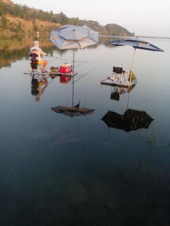 俗话说钓鱼穷三年下一句是啥,俗语钓鱼穷三年毁一生啥意思