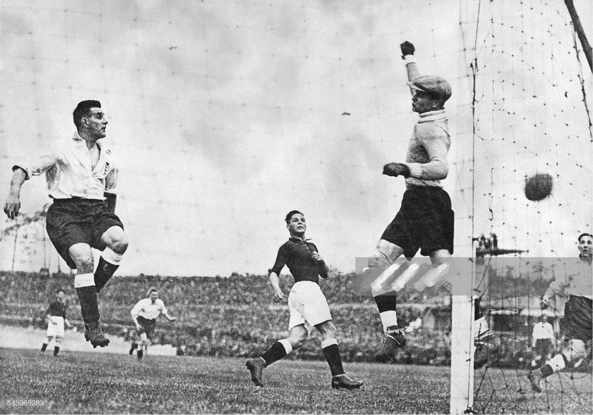 04年欧洲杯最经典战役英葡大战,2022年欧洲杯英德大战穆勒单刀