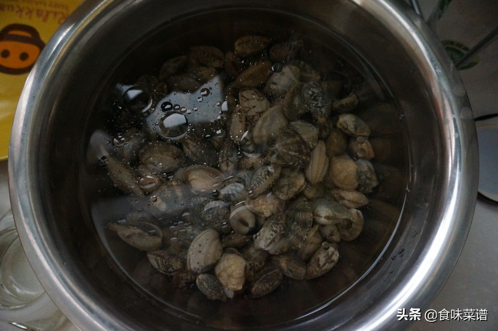 花甲怎么吐沙子最快最有效,洗花甲时教你一招花甲自动吐沙