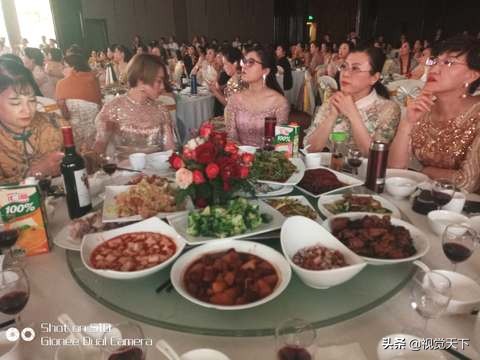 山东东营：数百美女云集酒店华丽登场气势逼人