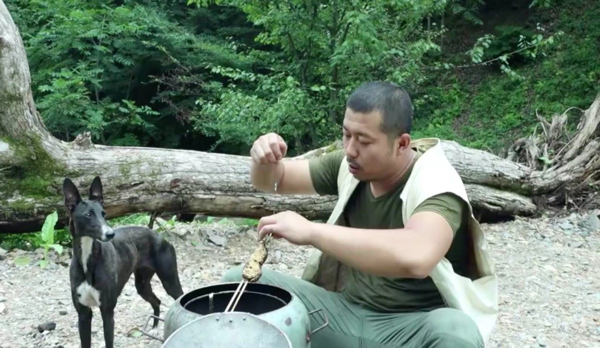 东北小伙，当过厨师和洗车工，回农村创业，拍视频年入百万，凭啥