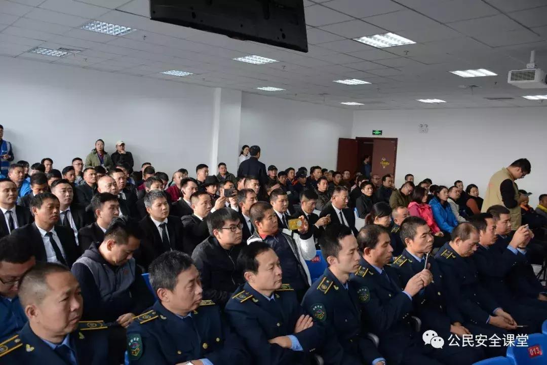 开车撞到宠物狗需要赔偿吗,开车撞到宠物怎么处罚视频