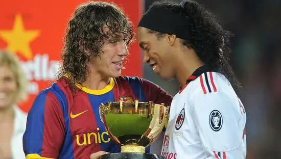 当足球球员回到主场,当球员以对手身份重回老东家