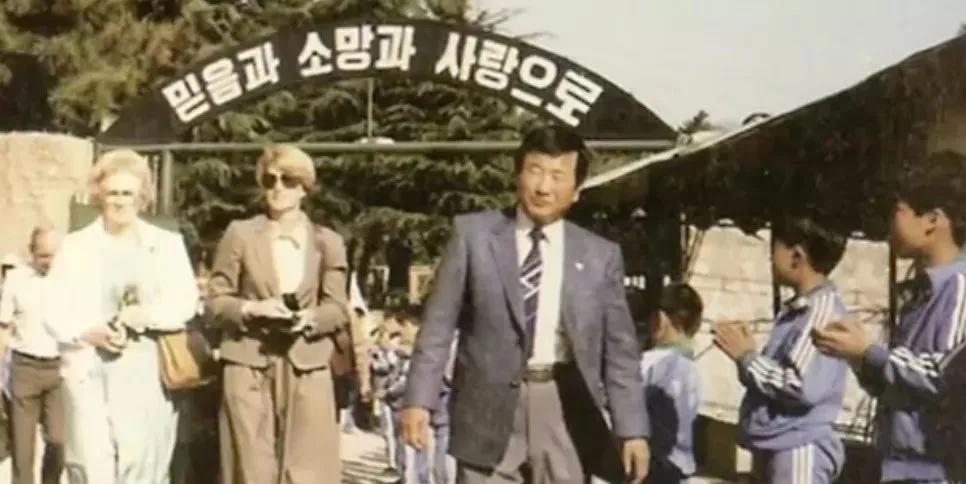 超过500个孩子死在了这里！——“兄弟之家福利院”