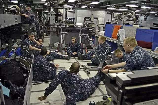 环境差工资待遇低,潜艇兵的真实待遇