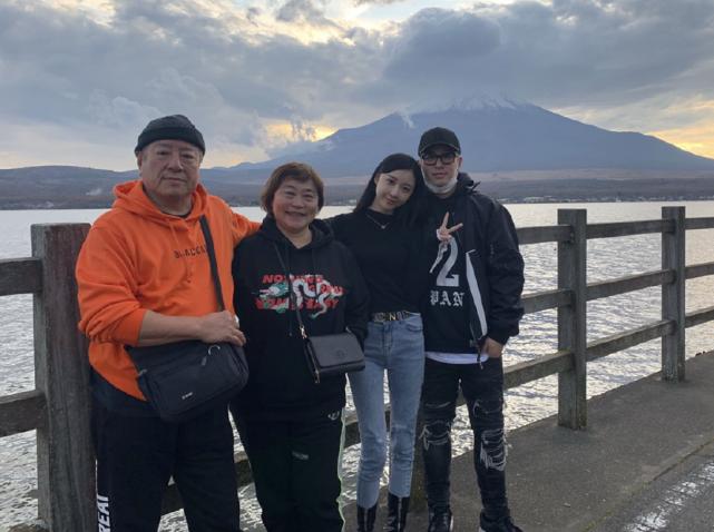 方媛教女儿游泳,方媛晒照分享生活