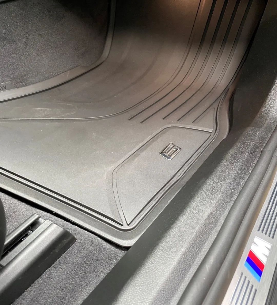 宝马原厂全天候脚垫用久了发白吗,宝马原厂全天候脚垫5系