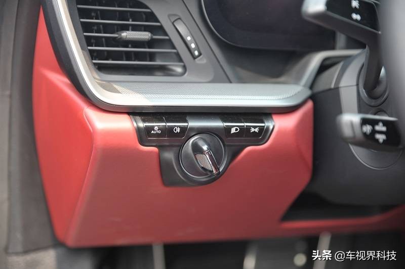 黑科技加持，亮点太多！实拍全新保时捷911