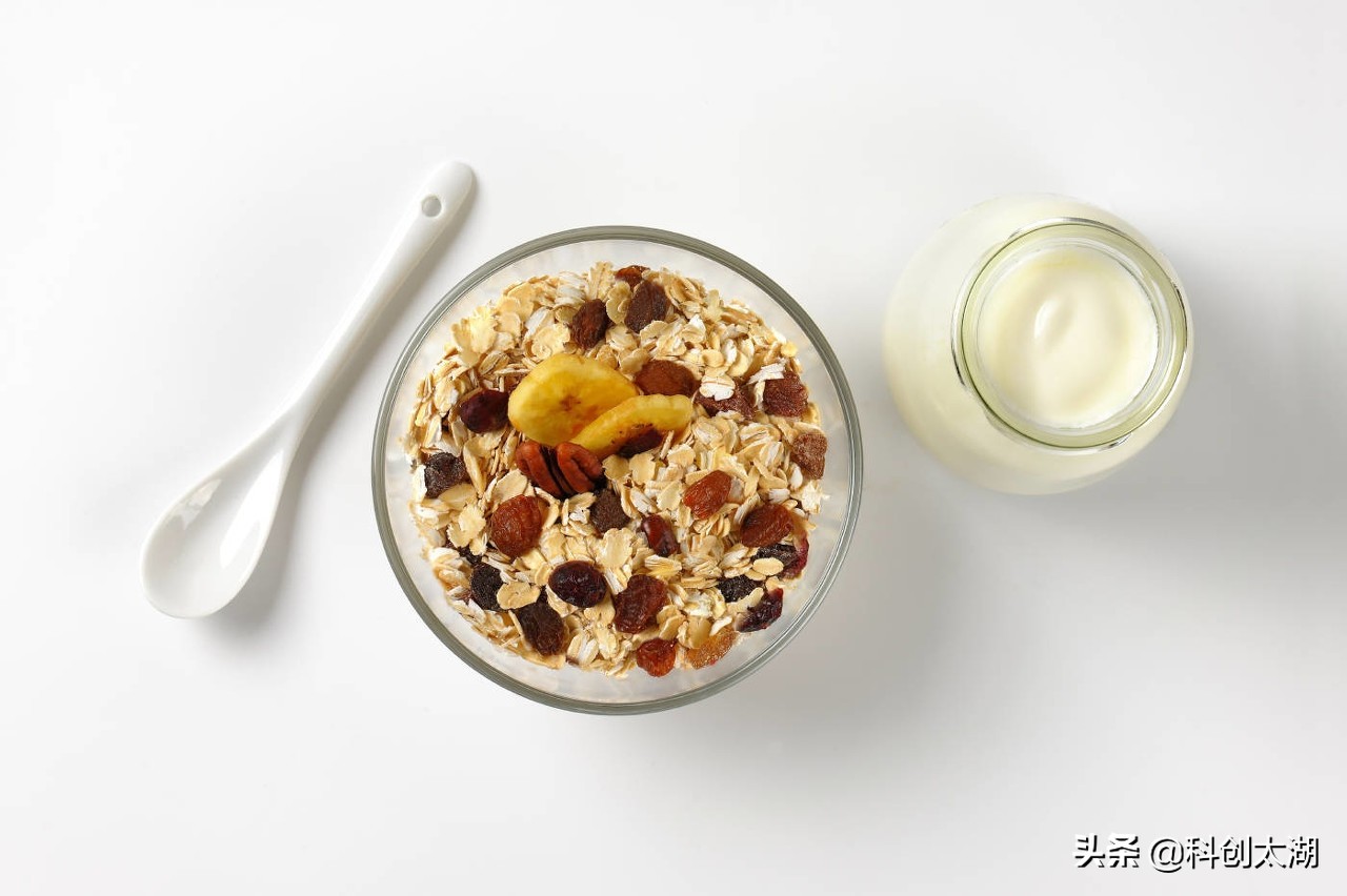 新冠肺炎适合喝柠檬吗,平时喝柠檬水可以预防新冠病毒吗