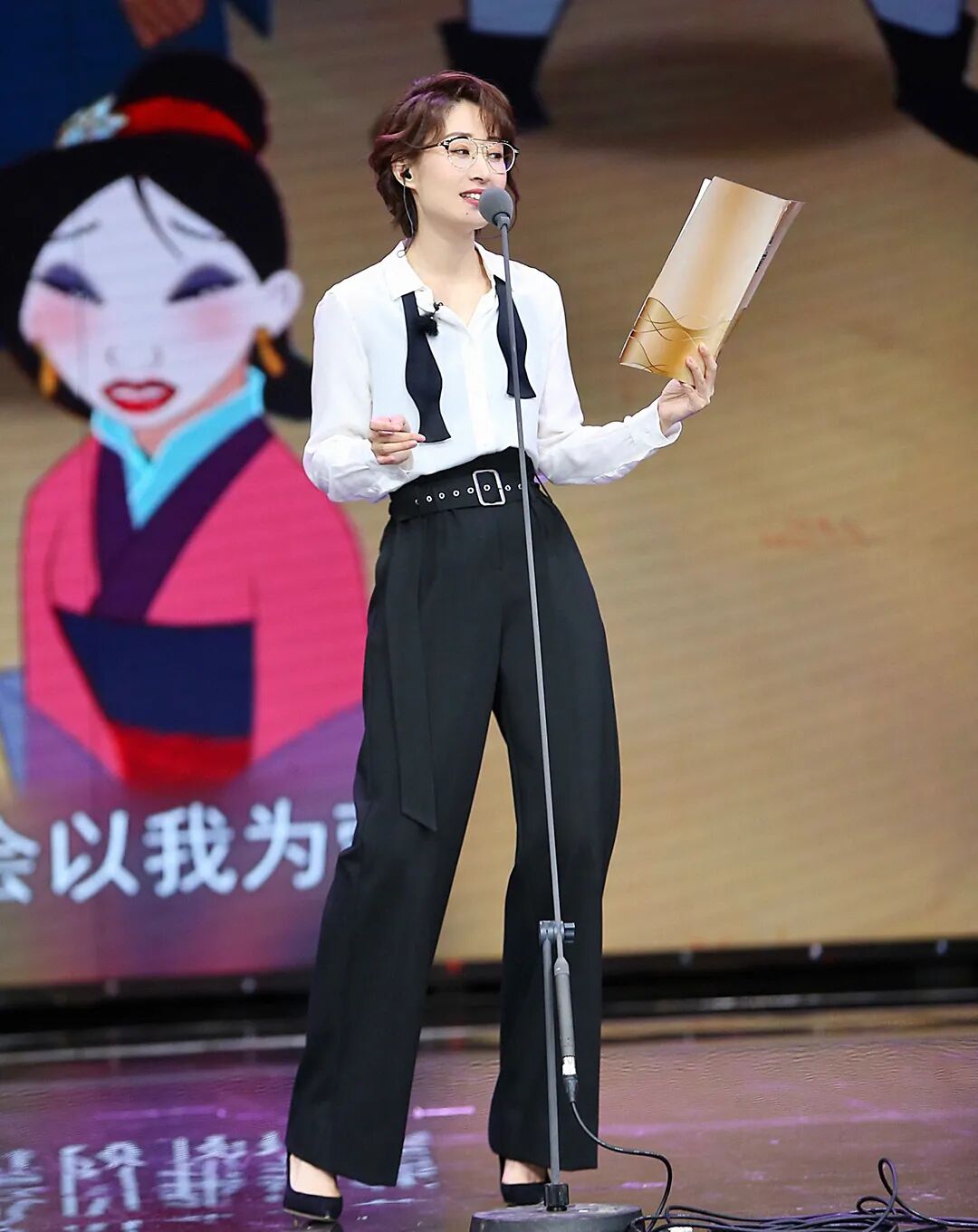 刘敏涛穿丝绒裙照片,刘敏涛穿衣风格