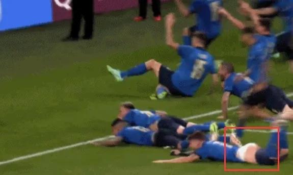 疯狂的足球最新视频,疯狂的足球上帝之手