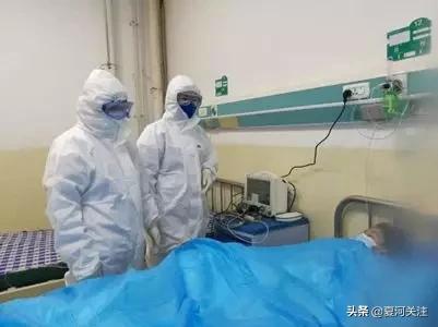 抗击疫情践初心党员先行担使命,众志成城抗击疫情坚守初心担使命