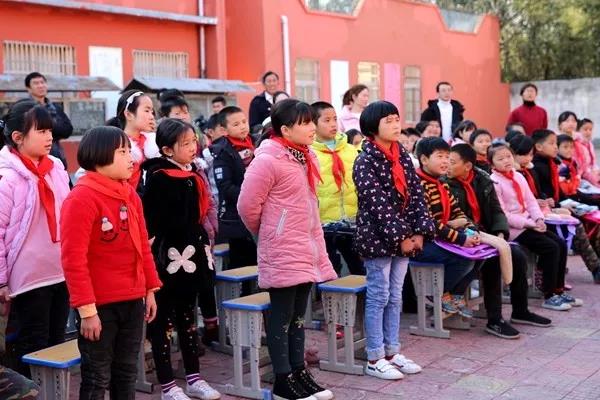 “宝贝出村”爱心云课堂走进潢川县付店镇骆店村小学