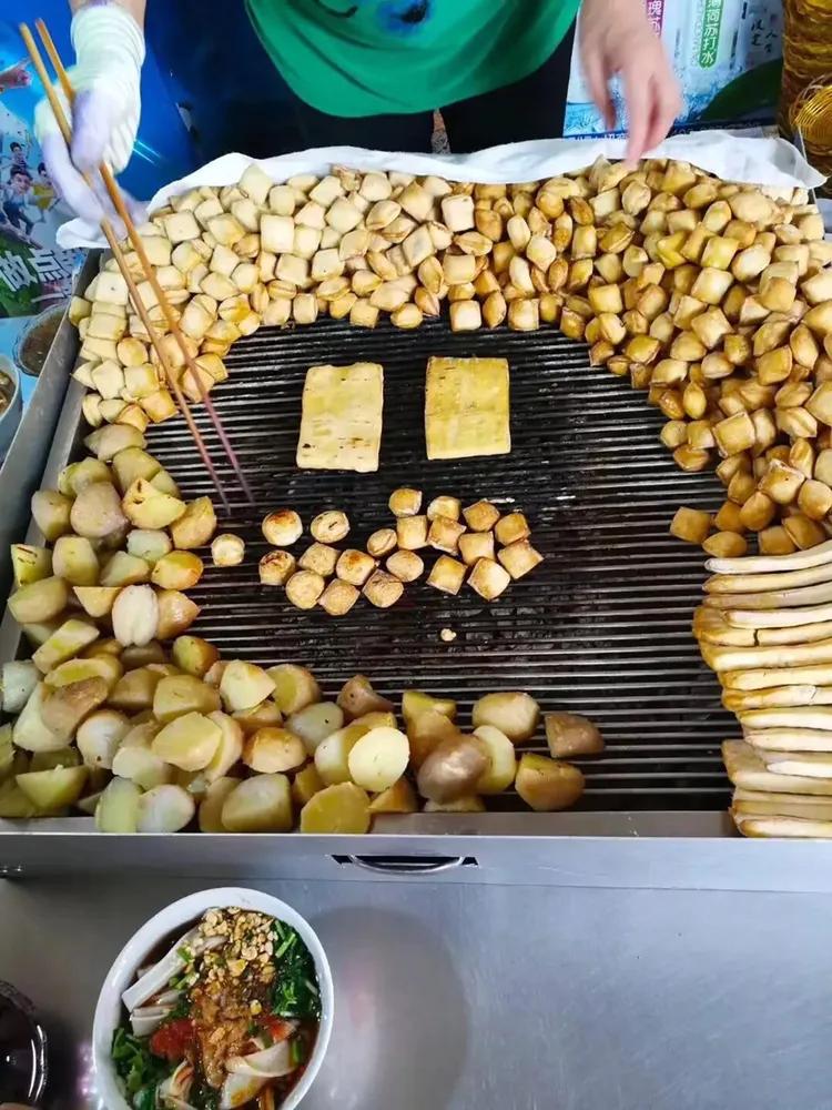 建水县烤豆腐蘸水,建水县曲江镇东山烤豆腐