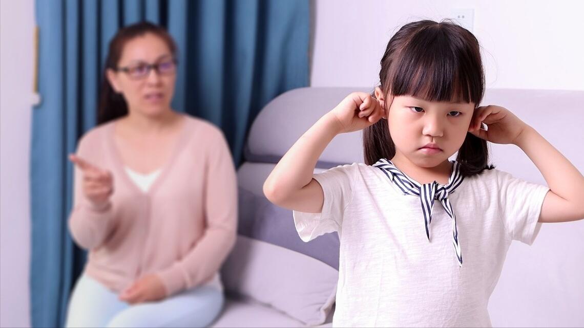 孩子到叛逆期油盐不进软硬不吃,青春期的孩子不和父母沟通怎么办