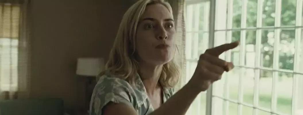 月薪四千的女人能买多少钱的包,月收入八千该不该花一千多买个包