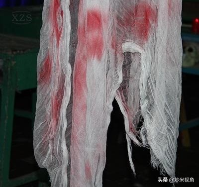 理发店的招牌灯的来历,理发店门前的三色转灯由来