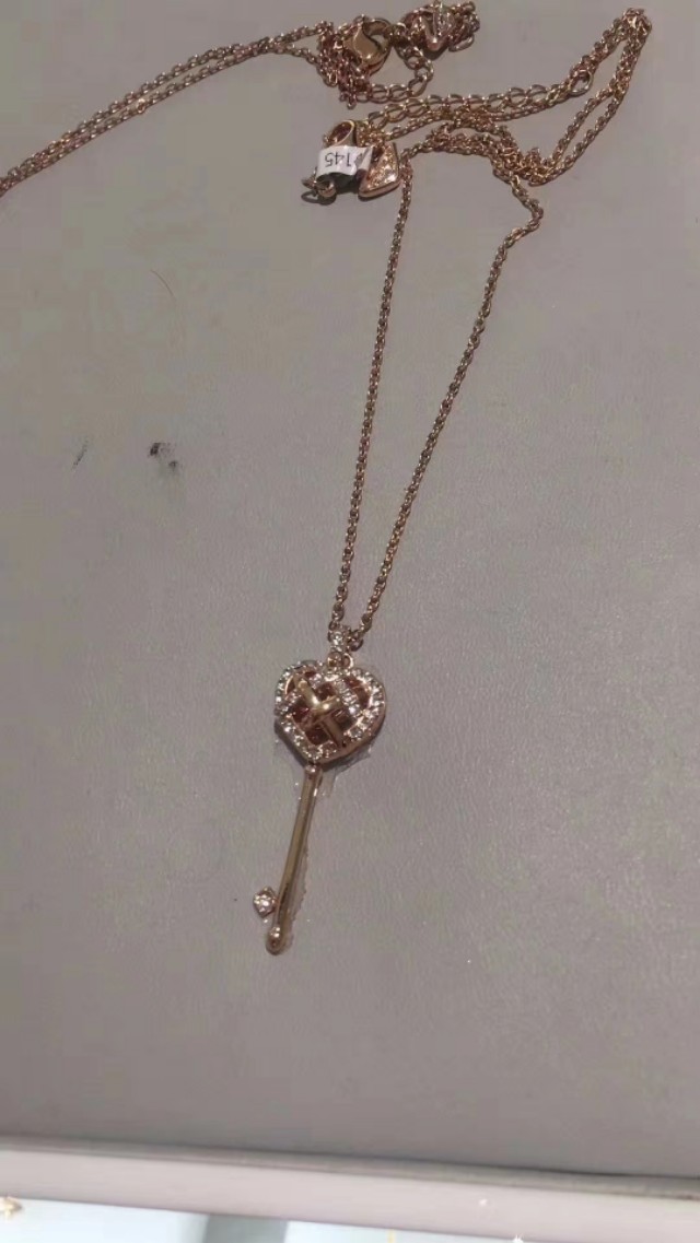 一个女人必备的长项链,什么项链百搭又很少人戴