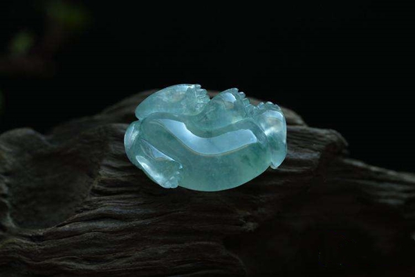 翡翠冰种高冰种怎么区分,翡翠知识之冰种翡翠