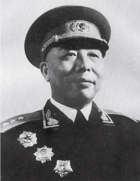 *世友许**嗜酒如命，和毛主席“约法三章”，被周总理喝得滑到桌子下