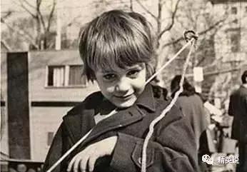 浠庡惛姣掑埌杩涚洃鐙辩殑杩囩▼,浠庡惛姣掑潗鐗㈠埌鎷晳婕▉鏇剧粡閰嶈