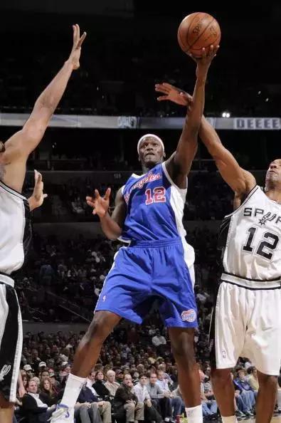 篮球正确防守和防守犯规动作,篮球动作违例和犯规大全