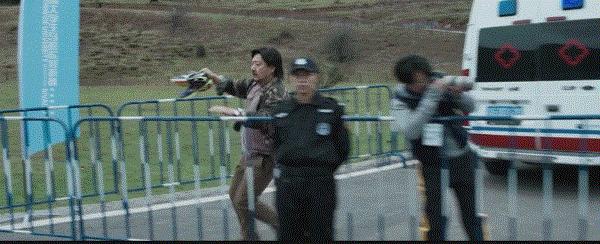 哭晕在影院！没明星没流量的“三无电影”，凭什么封神？