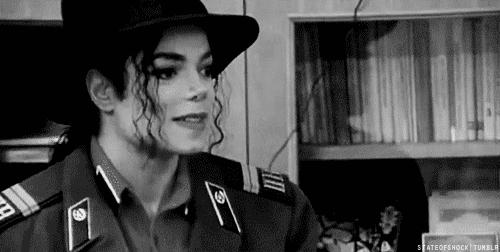 巨星天王“冤死”10年后再被鞭尸：人血馒头好吃吗？！