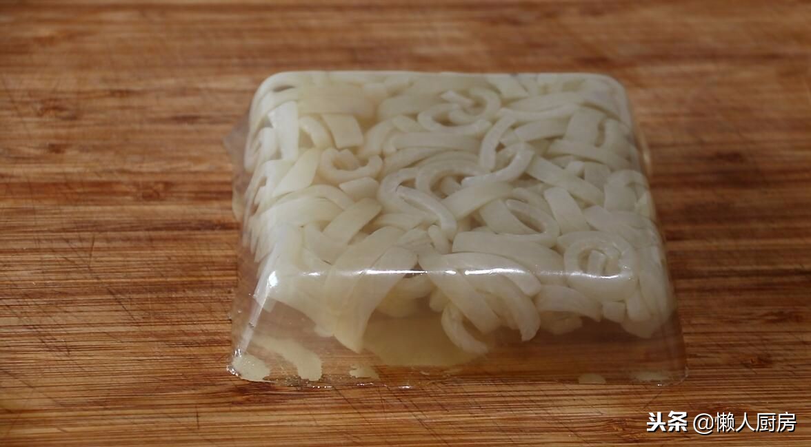 水晶皮冻的正确方法,水晶猪皮清冻的做法