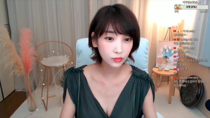 油管超13万粉丝追踪，韩国钢琴美女颜值颇高，穿搭也非常吸引人！