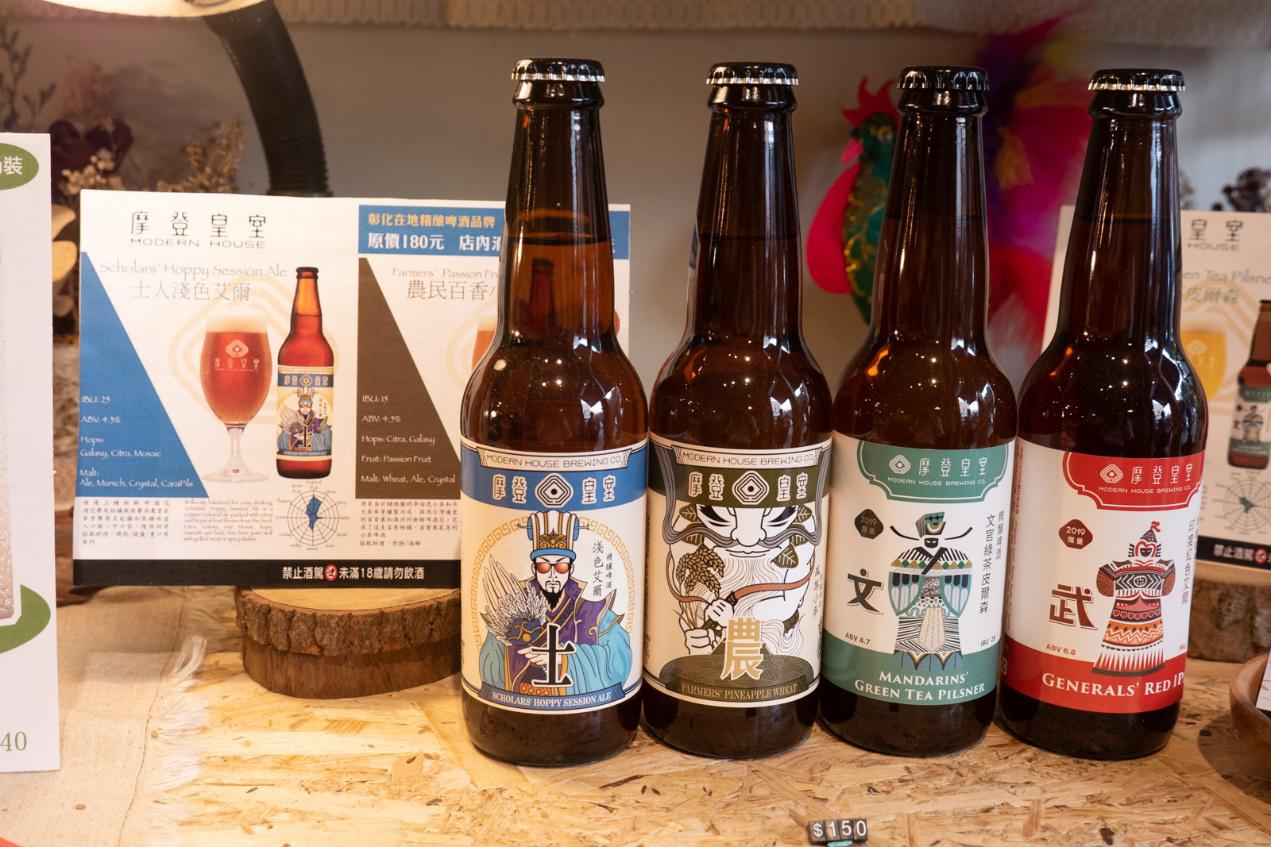 原来啤酒盖上始终有个小机关，掌握后女生也能轻松打开，看完才懂