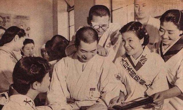 二战时期日本女人有多凶狠,二战中的日本在干啥