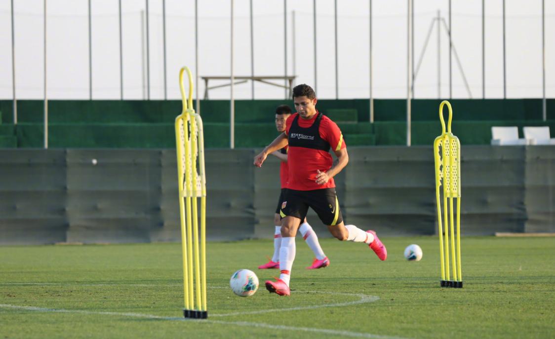 蒿俊闵2019年队服,国足艾克森和蒿俊闵