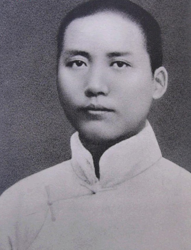 毛*东泽**17岁作《咏蛙》诗，令世人膜拜？专家争论：未必毛主席原创