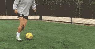 足球基本功运球训练,足球界外球变向规则视频