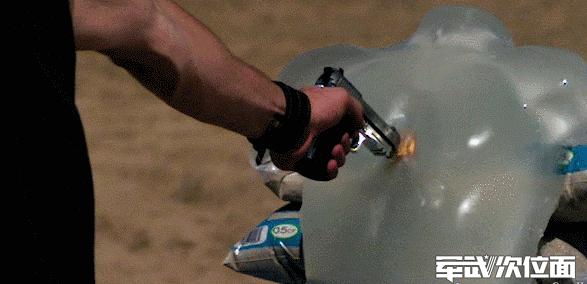 李小龙打空包弹,空包弹真的不致命吗老兵说出内幕