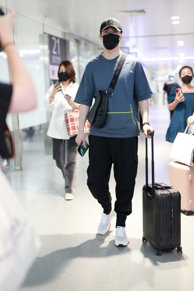 高伟光私服造型,高伟光酷帅风图片