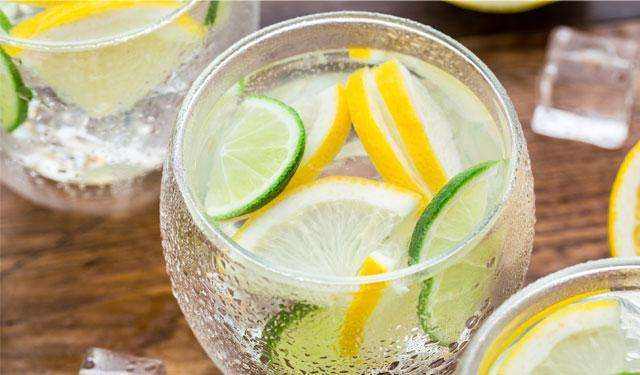 尿酸高怎样喝水才正确,尿酸高喝水的正确方法