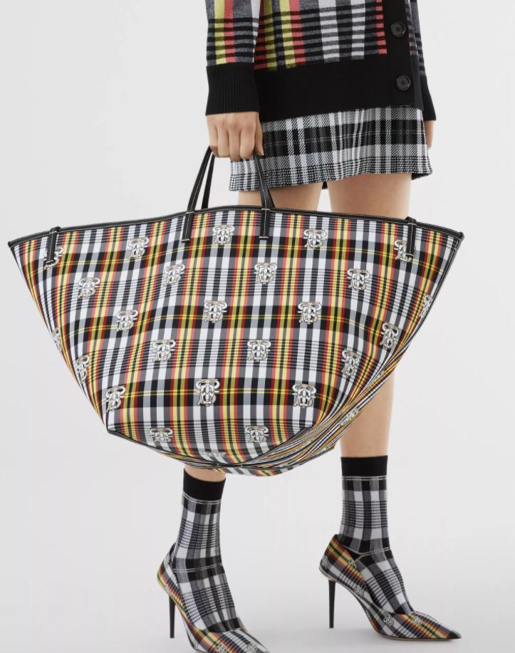 巴宝莉299购物袋,为什么巴宝莉最近这么便宜