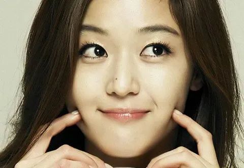 孩子脸上长“痣”别轻易点掉，长对了位置，是天生美人胚子